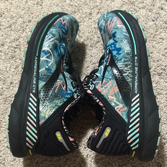 Women’s Brooks Adrenaline GTS 22 multicolor running shoe 9.5 - Picture 4 of 7